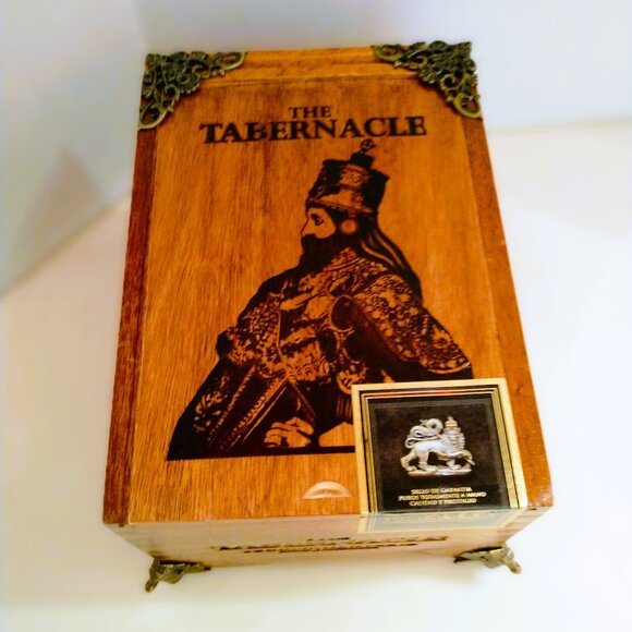Suenos de Saundra Upcycled, Tabernacle Cedar Cigar Box, Decor/ Storage - Picture 1 of 10